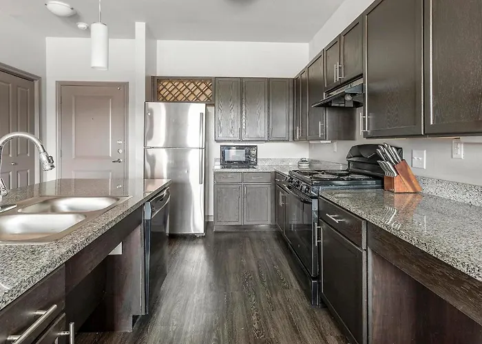 Landing Beautiful 1bd Game Pool *