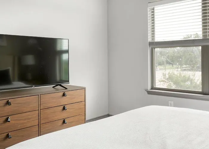 Landing Beautiful 1bd Game Pool Fort Worth