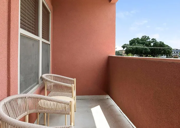 Landing Beautiful 1bd Game Pool Fort Worth