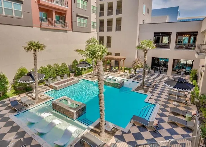 Landing Beautiful 1bd Game Pool