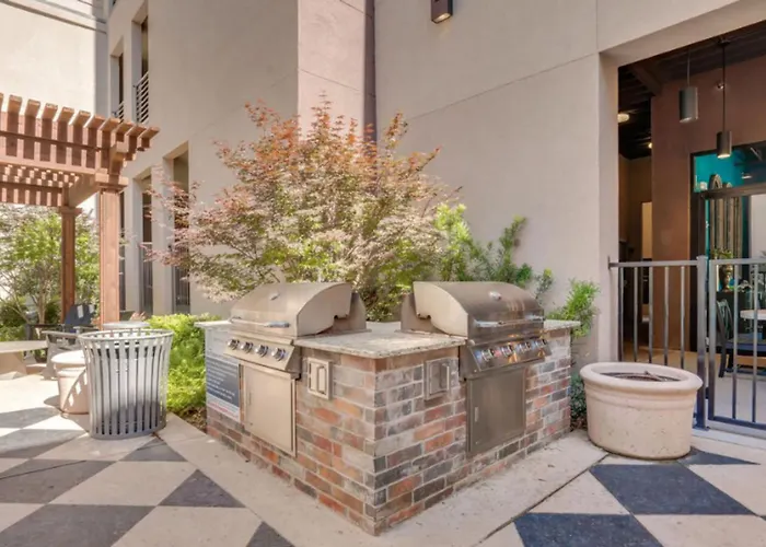 Landing Beautiful 1bd Game Pool Apartment