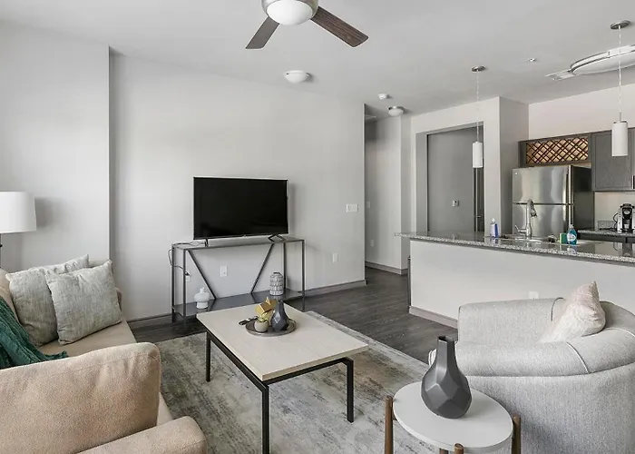 Landing Beautiful 1bd Game Pool *