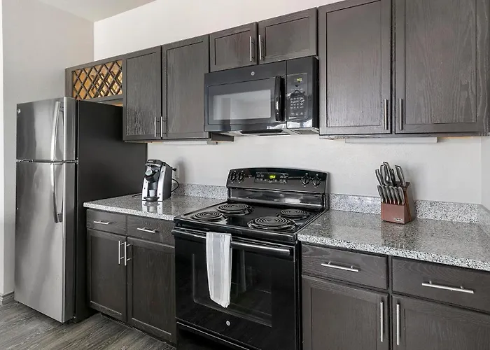 Landing Beautiful 1bd Game Pool *