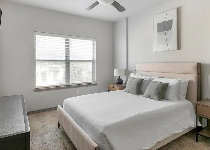 Landing Beautiful 1bd Game Pool Fort Worth