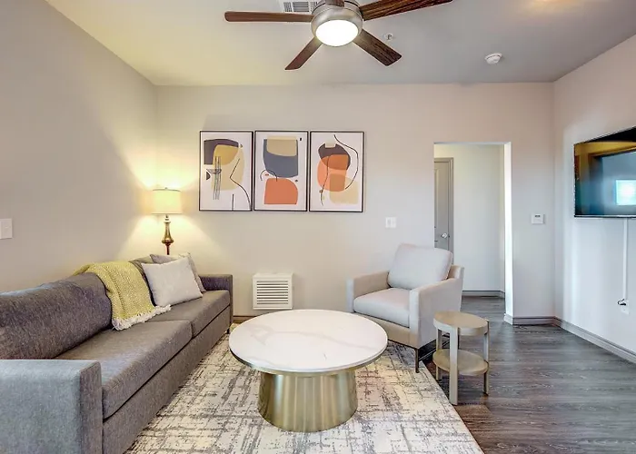 Landing Beautiful 1bd Game Pool Fort Worth