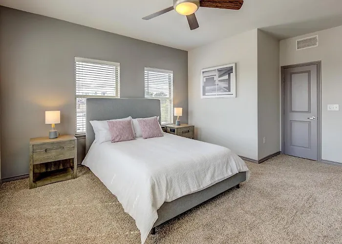 Landing Beautiful 1bd Game Pool Apartment *