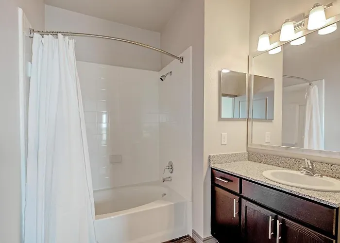 Landing Beautiful 1bd Game Pool